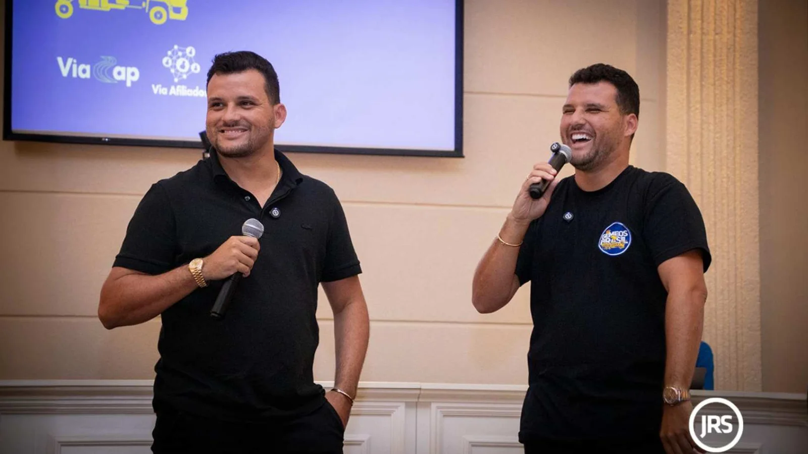 De funcionário a patrão: Gêmeos Brasil entrega frota de veículos e muda a história de carreteiro em Sergipe