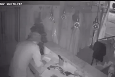 Suspeitos de roubos e tráfico são presos na Pajuçara e danificam viatura para tentar fugir