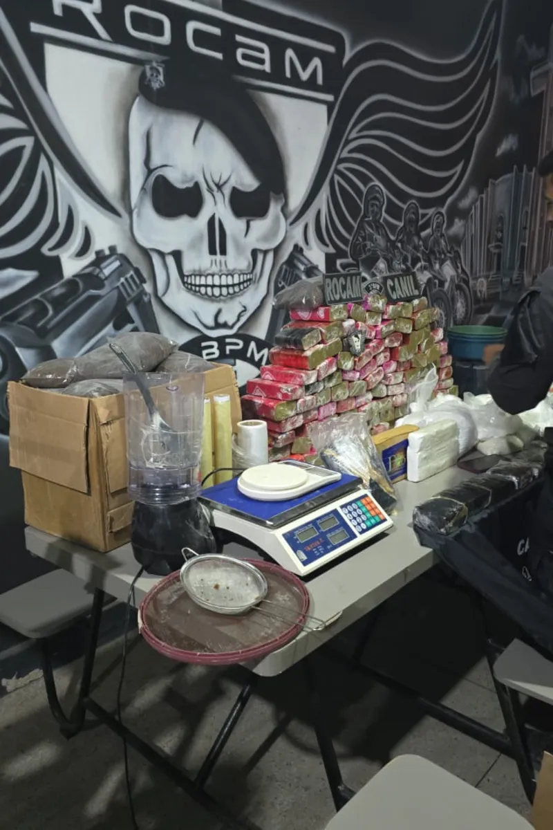 Polícia apreende mais de 50 kg de drogas em casa abandonada em Arapiraca