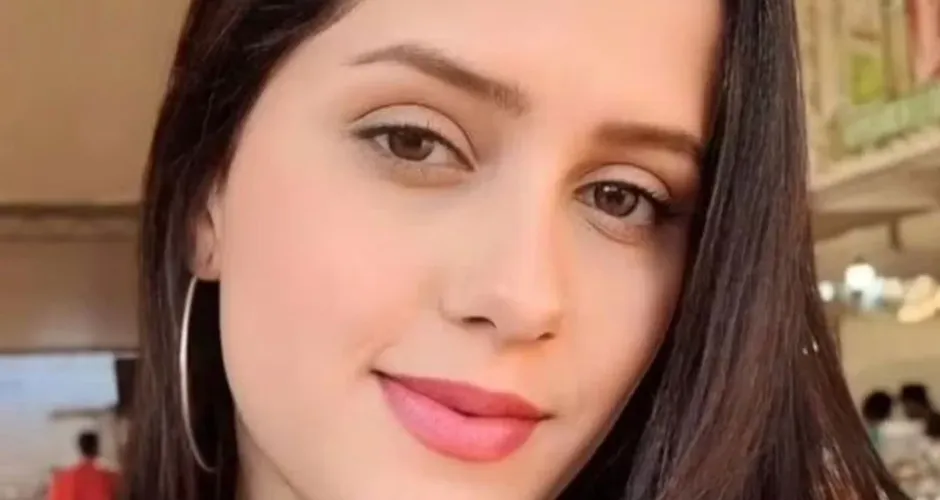 Professora tem 60% do corpo queimado; namorado é suspeito e está foragido