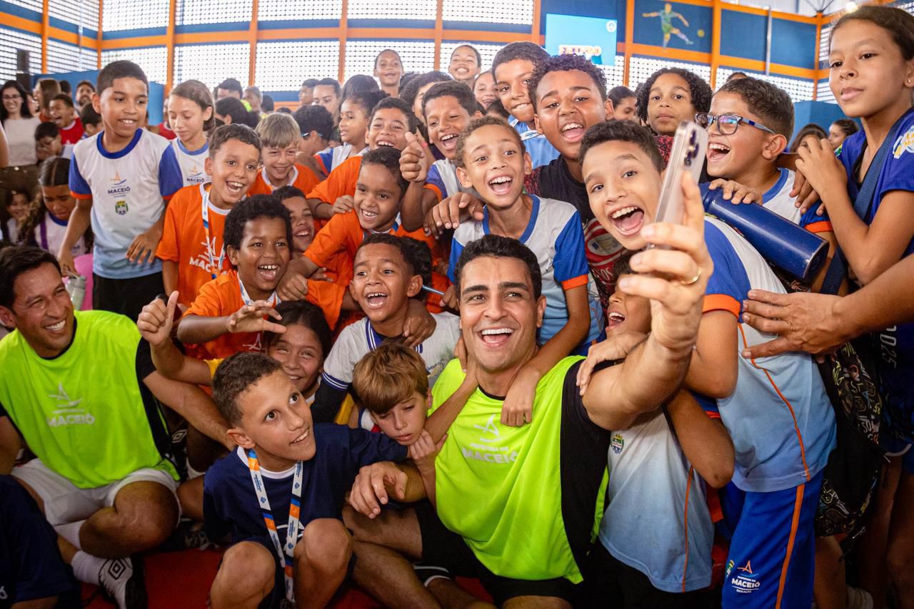 JHC e Rodrigo Cunha entregam Ginásio Tenente Madalena totalmente reformado