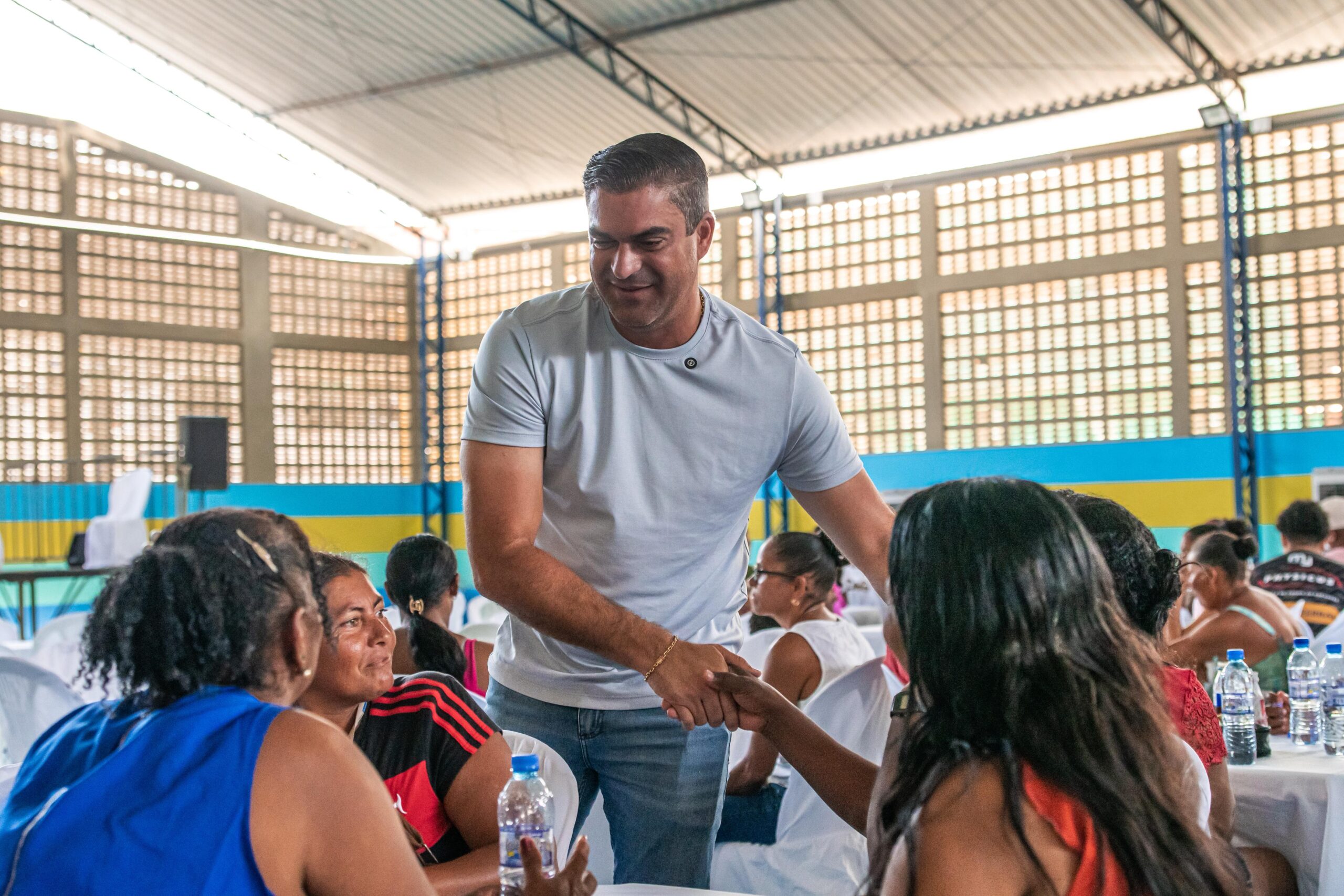 Prefeito Dani Vasconcelos antecipa salário dos garis e promove confraternização com sorteio de prêmios em Maragogi