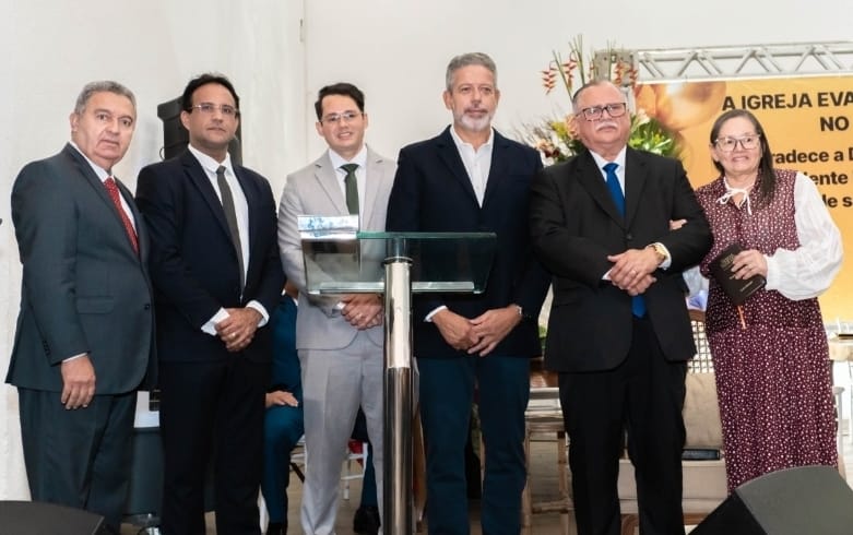 Arthur Lira participa de confraternização do Presbitério e homenageia liderança da Assembleia de Deus em Alagoas