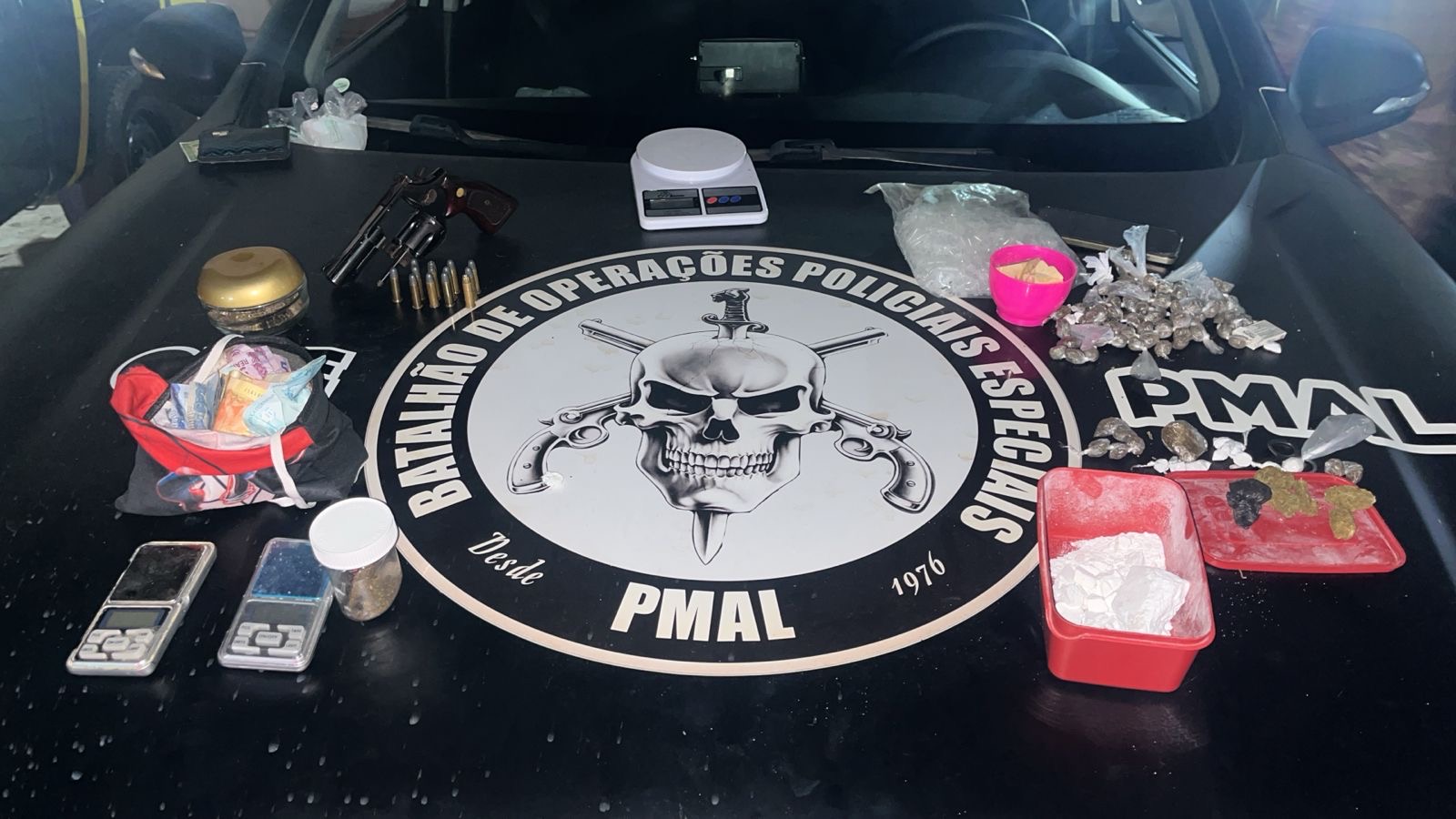 Raio e Bope apreendem 1 kg de maconha, 39 caixas de Rohypnol e duas armas em ações policiais