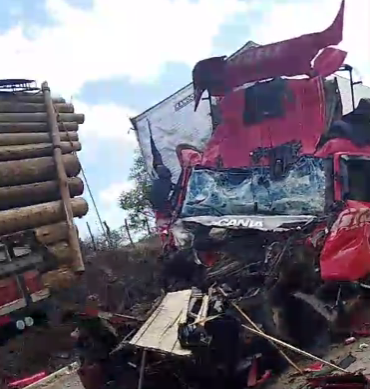 Colisão entre caminhões deixa um morto na BR-101, em Alagoas