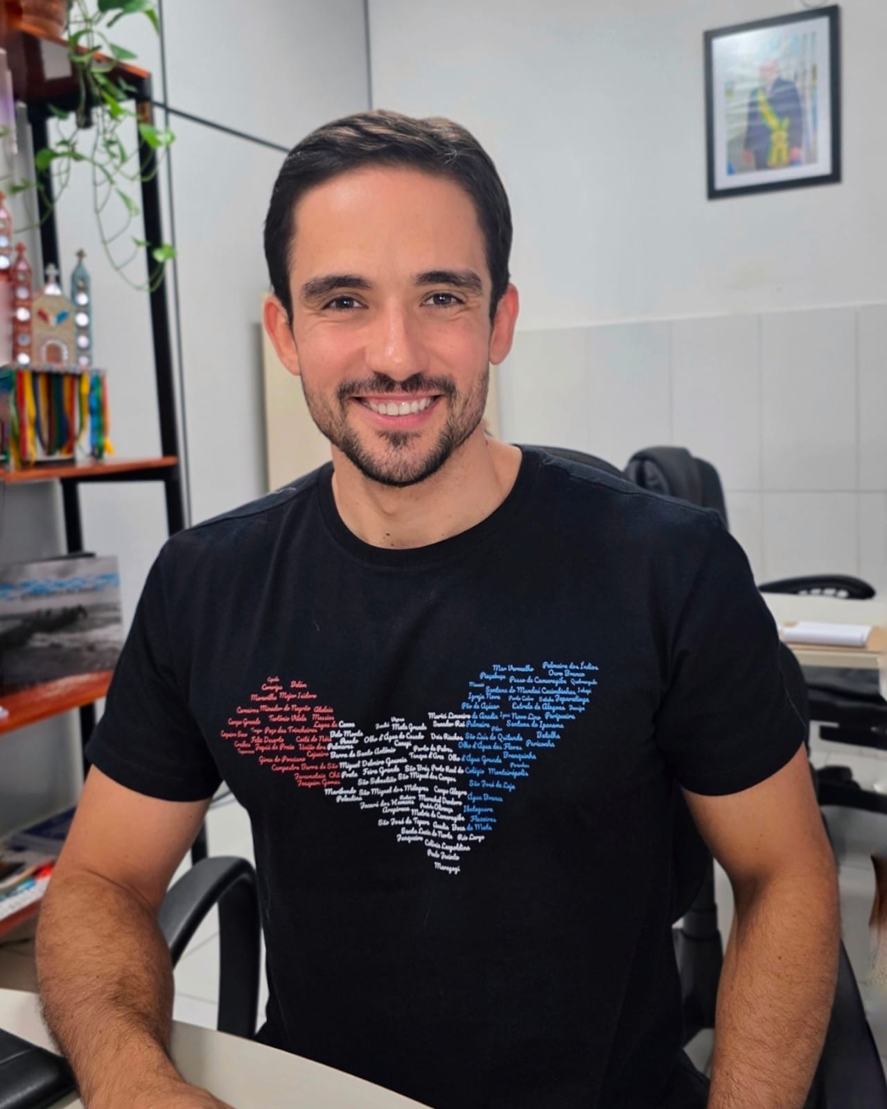 “Praia não tem pedágio” , afirma Cauê Castro ao alertar sobre cobranças ilegais em barracas