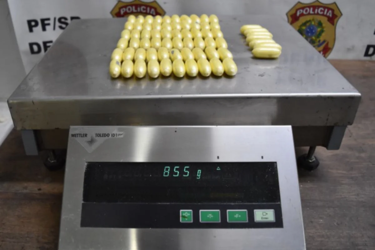 PF prende mulher que levava cápsulas de cocaína no estômago para Paris