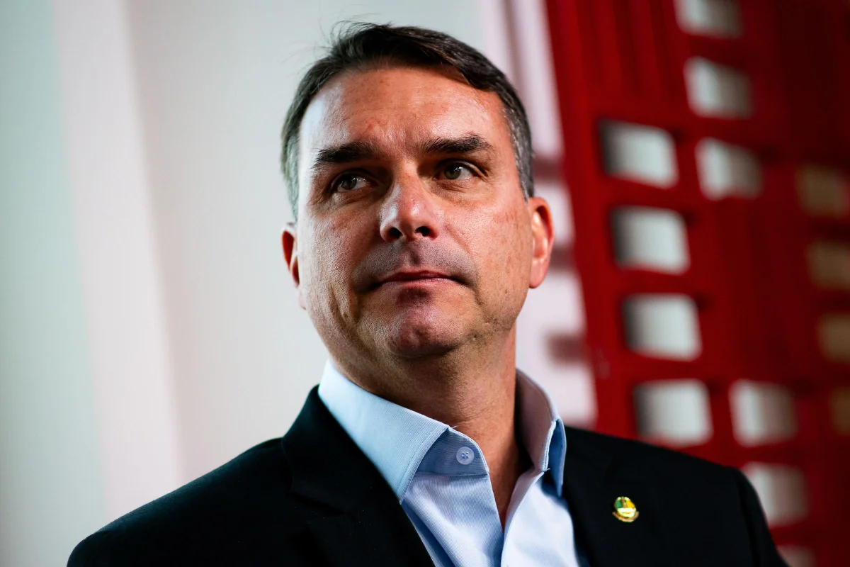 Flávio Bolsonaro ganha seguidores após se lançar à presidência