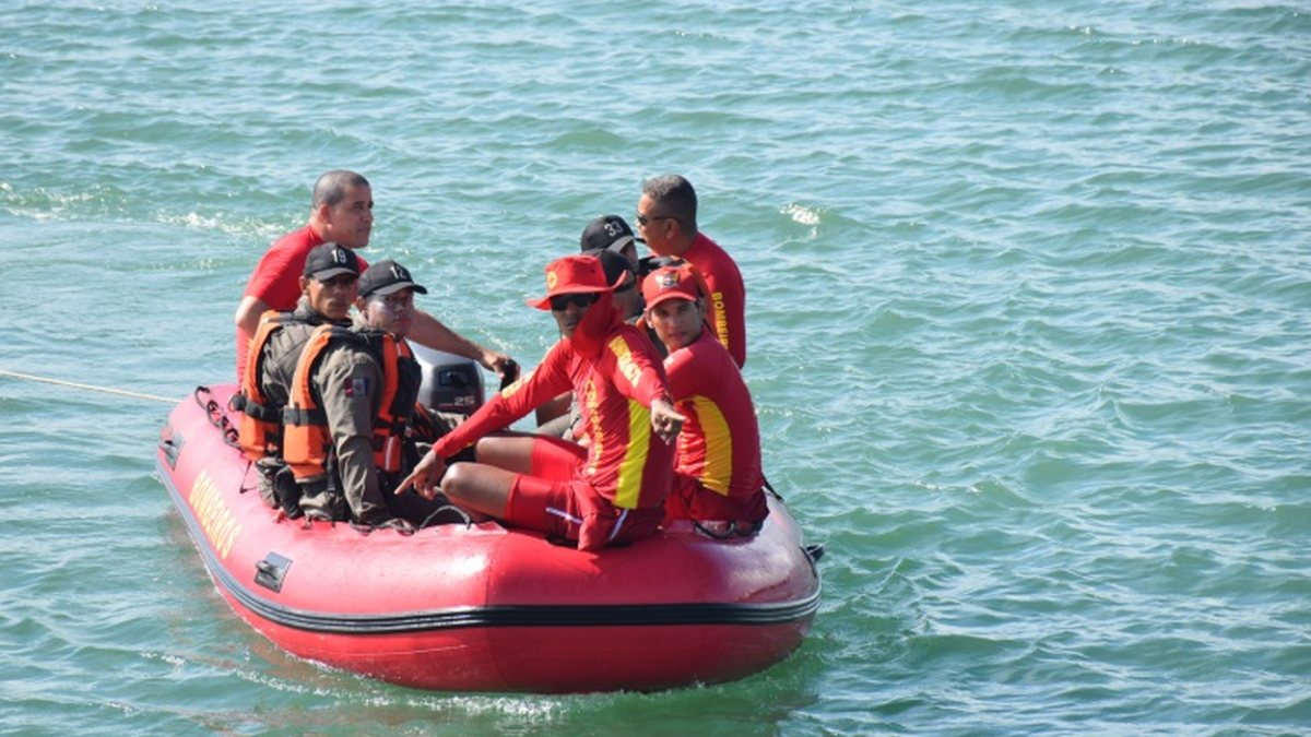 Corpo é encontrado boiando na Praia de Ipioca e identidade da vítima segue desconhecida