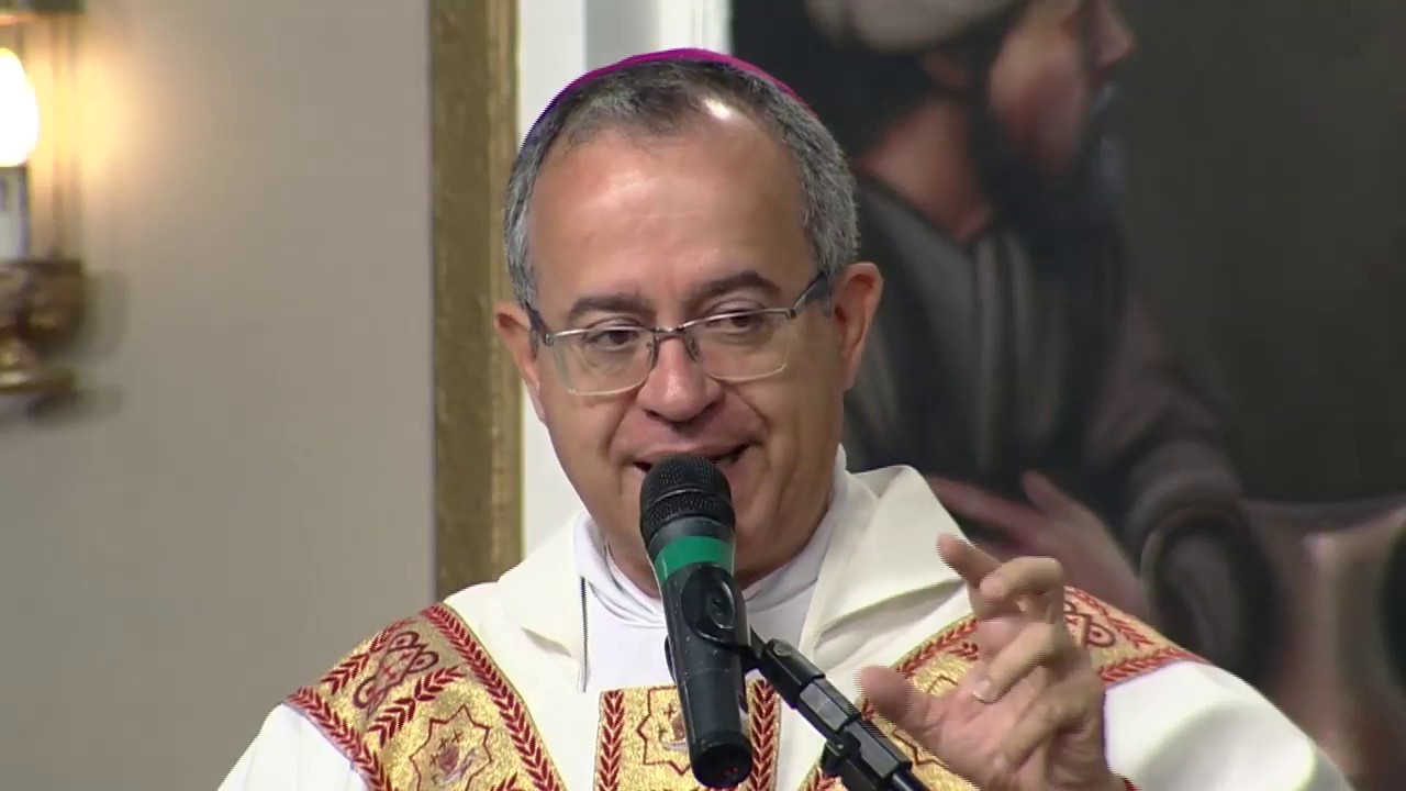 Bispo alagoano viraliza ao criticar fofoca em missa e chama fofoqueiras de “comadres de Satanás”