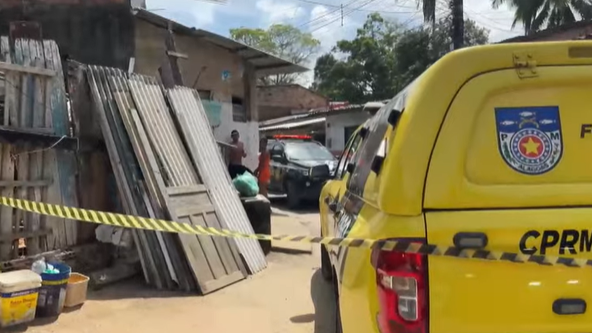 Jovem é morto a tiros na porta de casa na Grota da Moenda, em Maceió