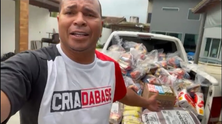 No dia do próprio aniversário, Aloísio Chulapa doa colchões a crianças em situação de vulnerabilidade