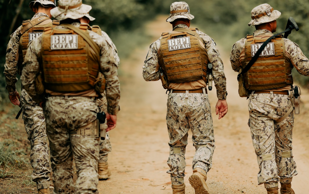 Quatro criminosos morrem em confronto com policiais do BEPI após ataque de facção; veja como ficou carro usado na fuga