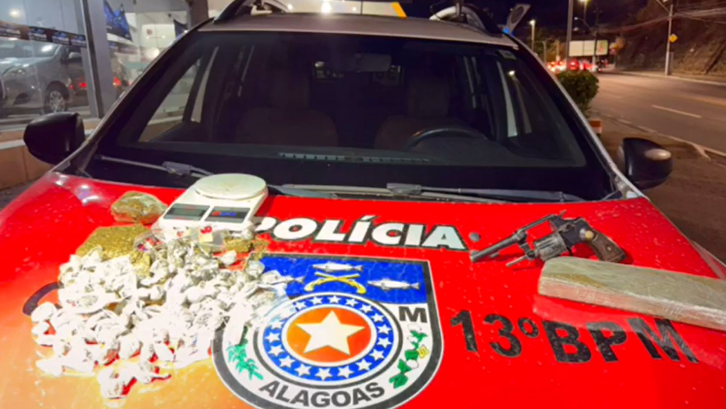 Força Tática prende suspeito por tráfico de drogas e porte ilegal de arma no Vale do Reginaldo