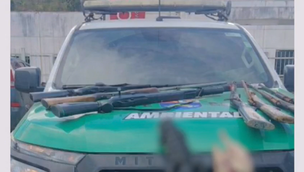 Polícia Ambiental prende homem com seis armas de fogo e aves silvestres em Joaquim Gomes