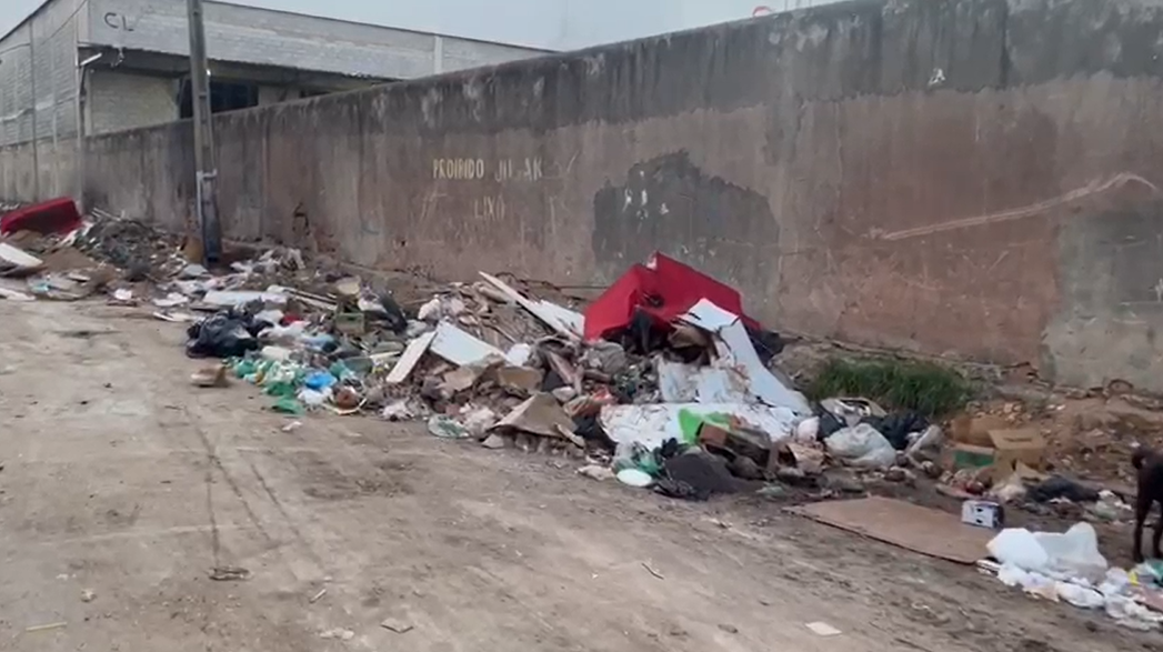Moradores do Clima Bom denunciam descarte irregular de lixo e cobram fiscalização