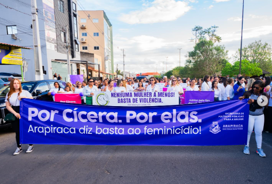 Ato em Arapiraca pede justiça por assassinato de Cícera Laura e reforça combate à violência contra a mulher
