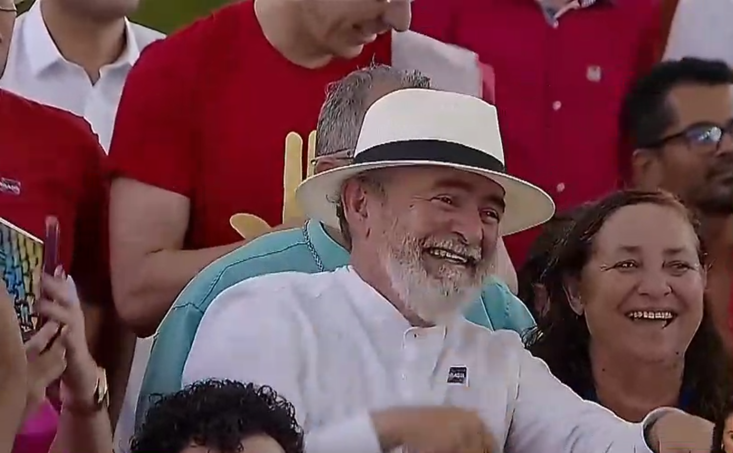 Sósia de Lula chama atenção durante evento em Maceió