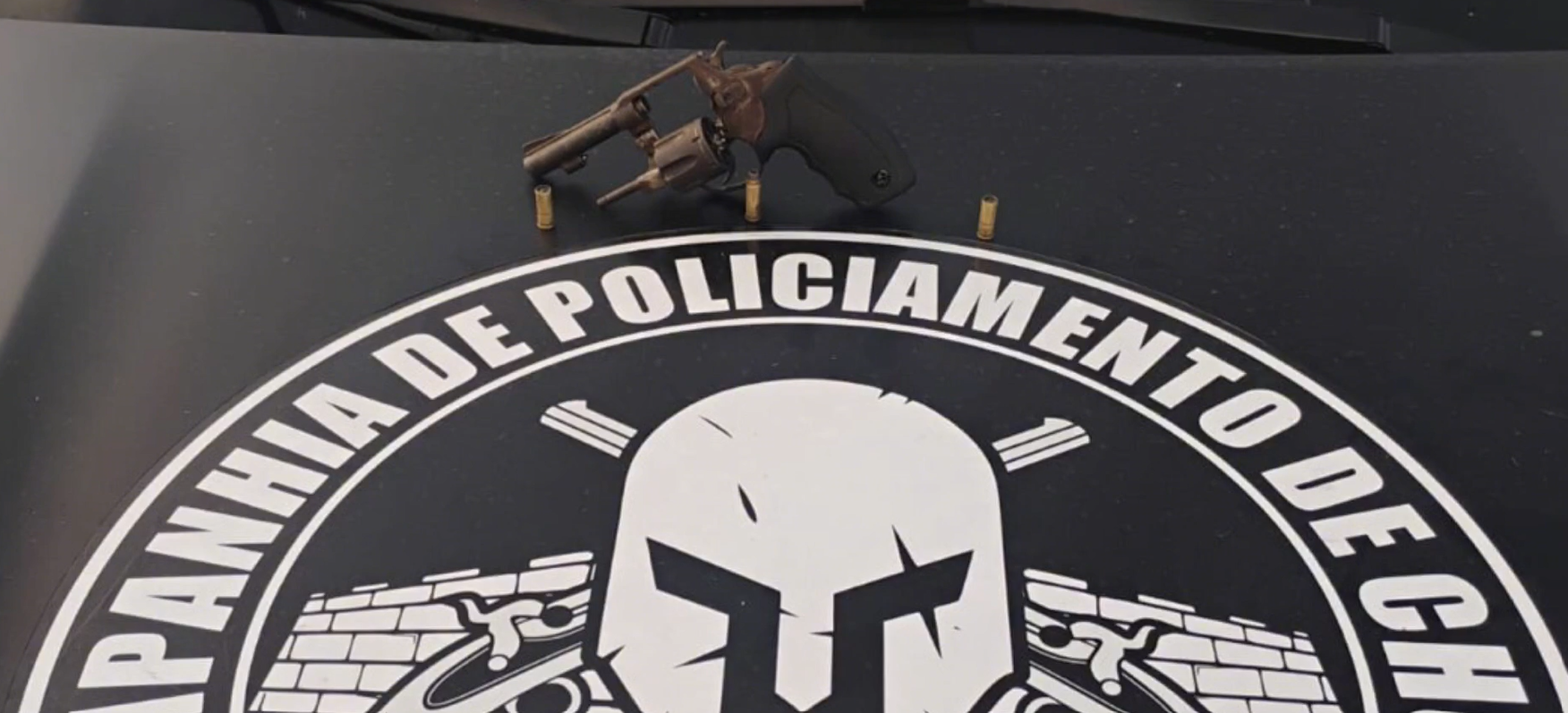 Homem é preso com revólver após tentar fugir da polícia em Rio Largo