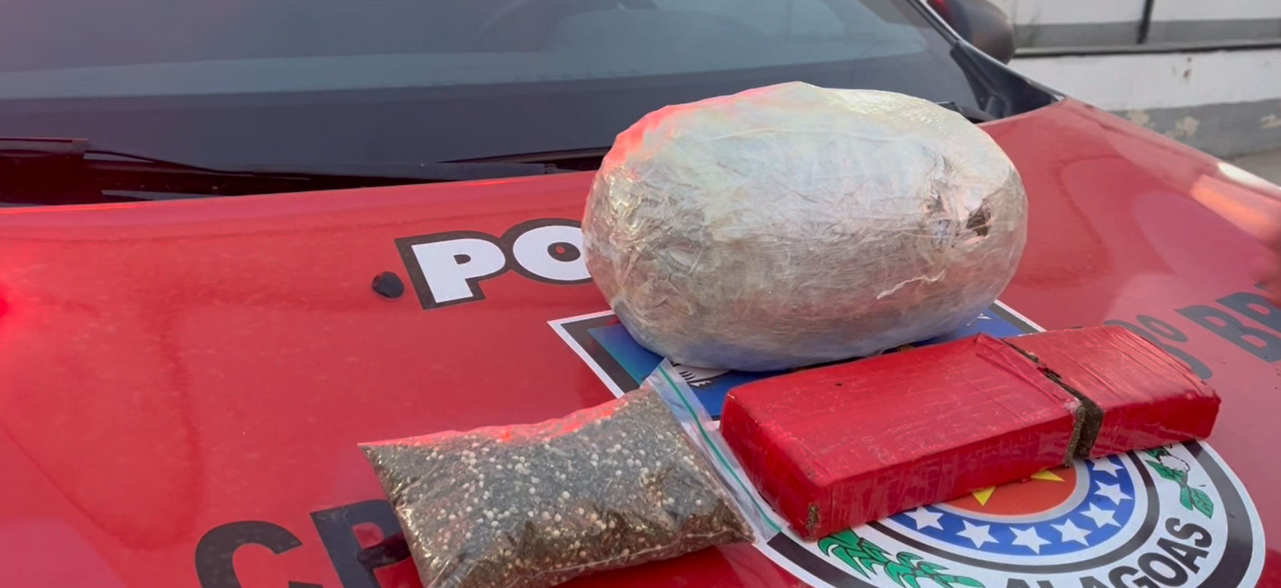 Força Tarefa do 13º BPM apreende 2 kg de maconha no Benedito Bentes