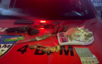 PM apreende drogas e arma de airsoft após fuga de suspeitos na Chã Jaqueira