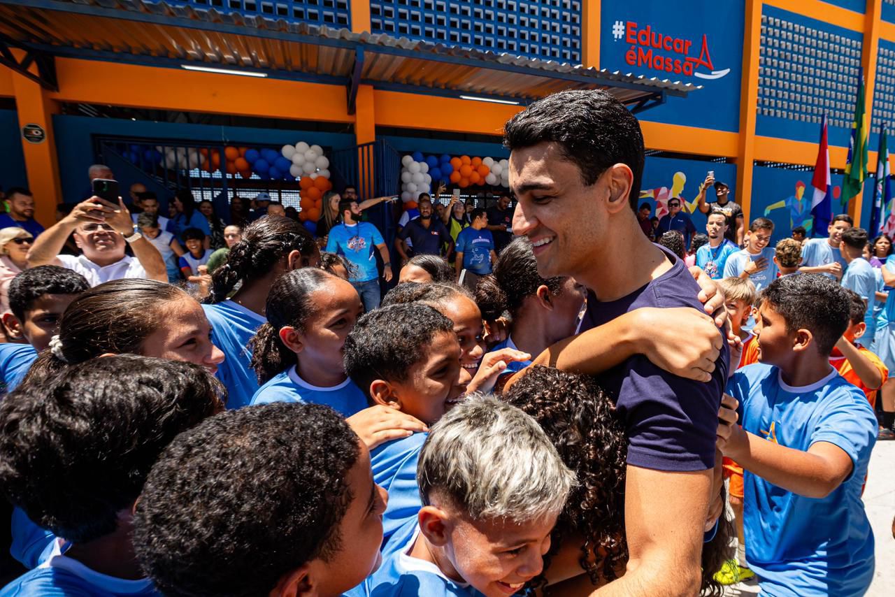 Com 39%, JHC lidera intenção de voto para governador em Alagoas; Renan Filho tem 30%