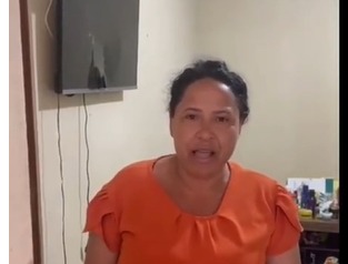 Mulher relata agressões do ex-marido e mostra cortes na cabeça em vídeo