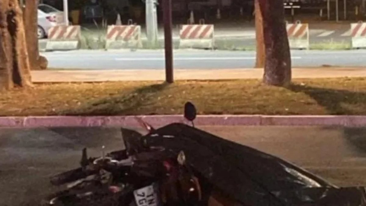 Motociclista morre após colisão com caminhão em frente à Central de Flagrantes