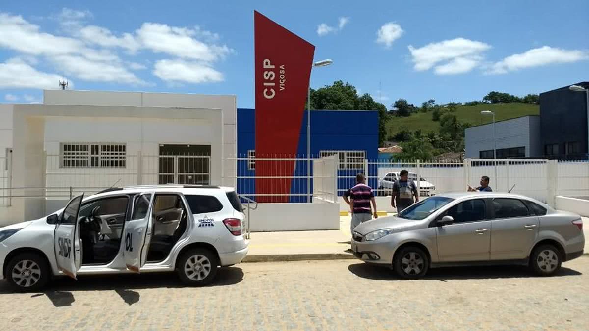 Filha é presa por agredir mãe idosa para obter dinheiro para drogas em Viçosa