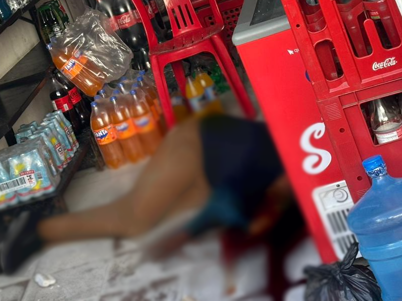 Homem é morto a tiros após buscar refúgio em depósito de bebidas no São Jorge