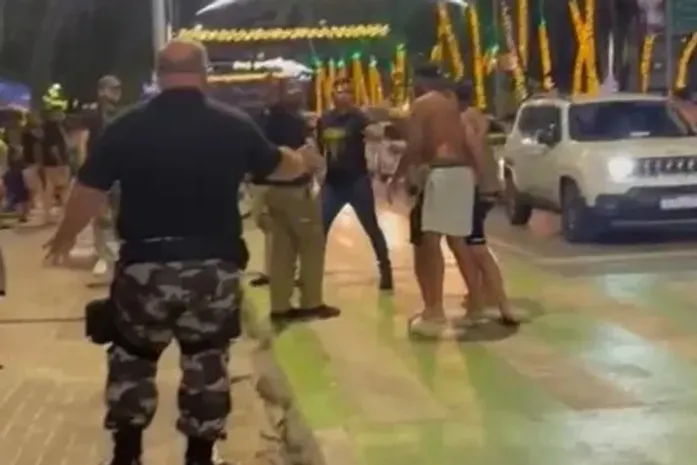 Confusão em frente a bar termina em agressão na orla da Ponta Verde, em Maceió