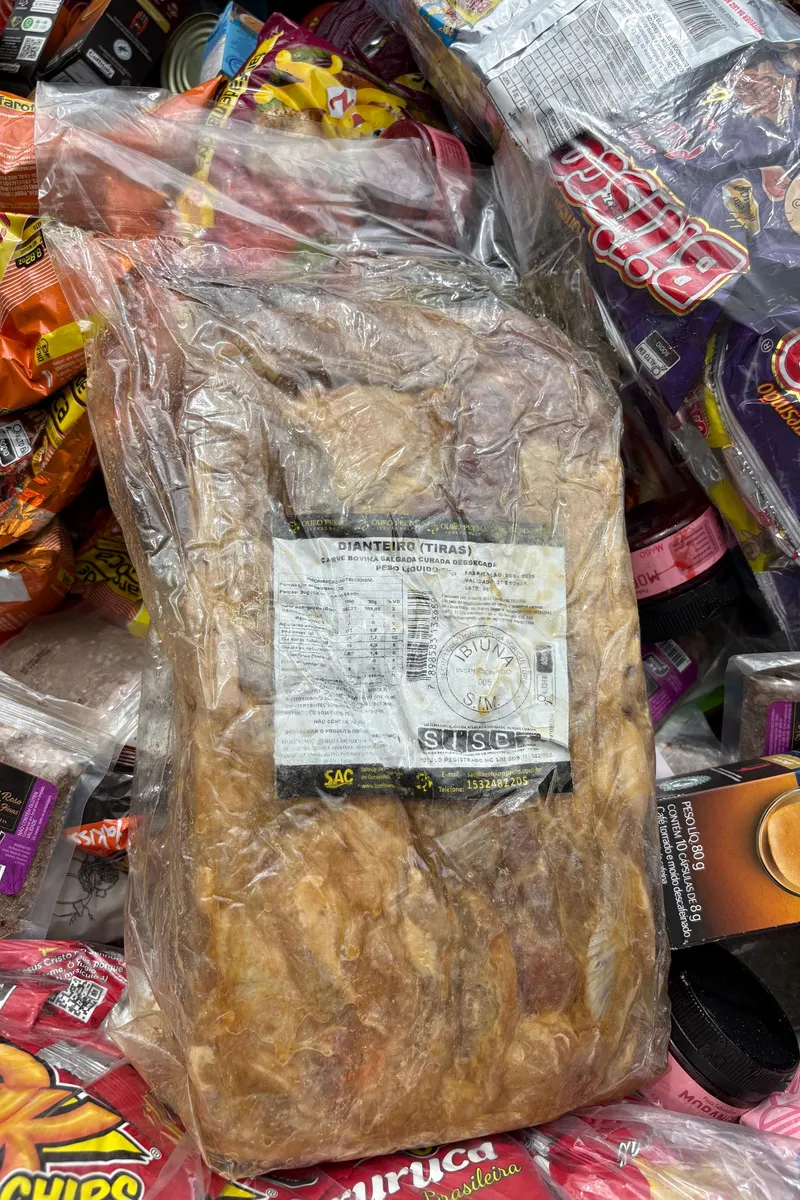 Vigilância Sanitária apreende 250 kg de alimentos vencidos e impróprios na Levada