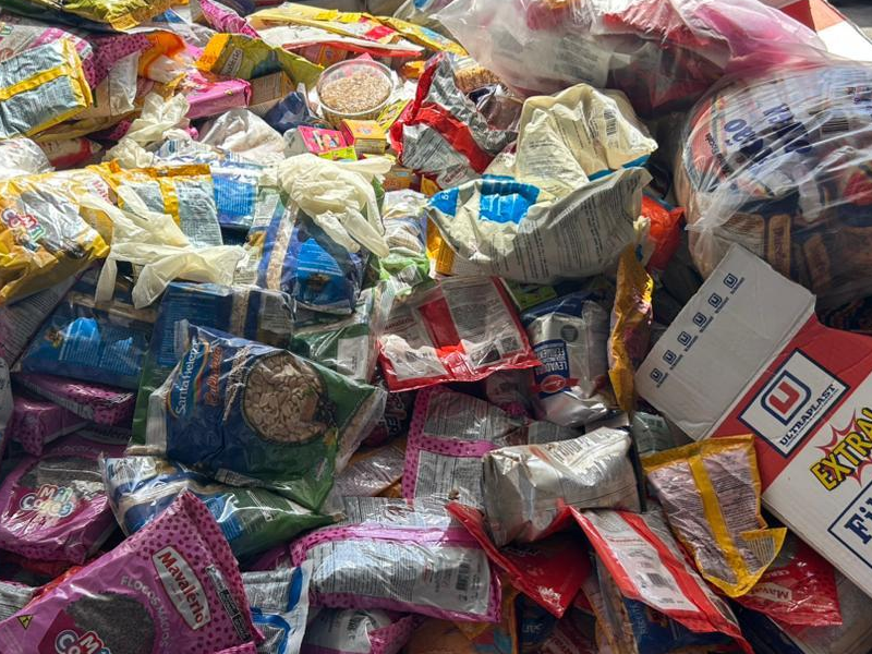 Vigilância Sanitária apreende mais de meia tonelada de alimentos vencidos em mercado do Jacintinho