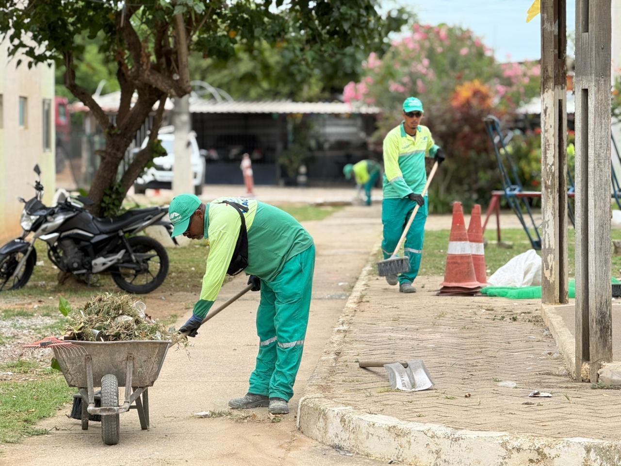 Prefeitura de Maceió realiza mutirão de limpeza no Vale do Reginaldo após fortes chuvas