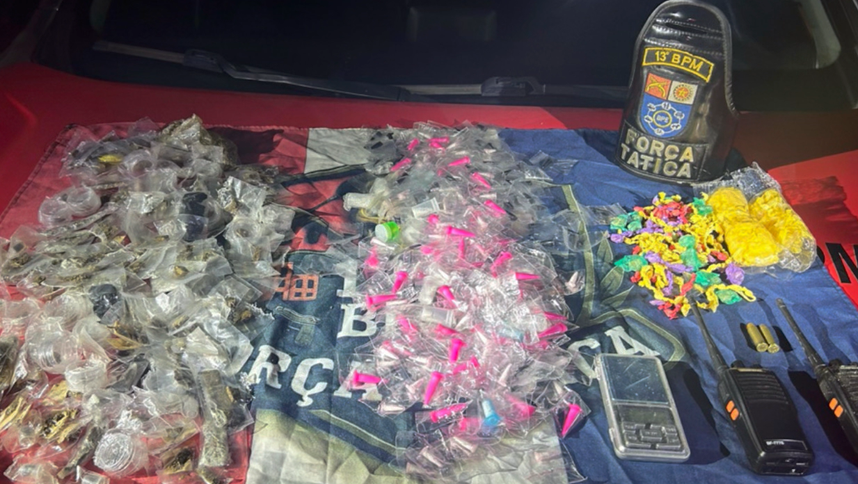 Força Tática da Polícia Militar prende suspeito de tráfico na Grota do Rafael,