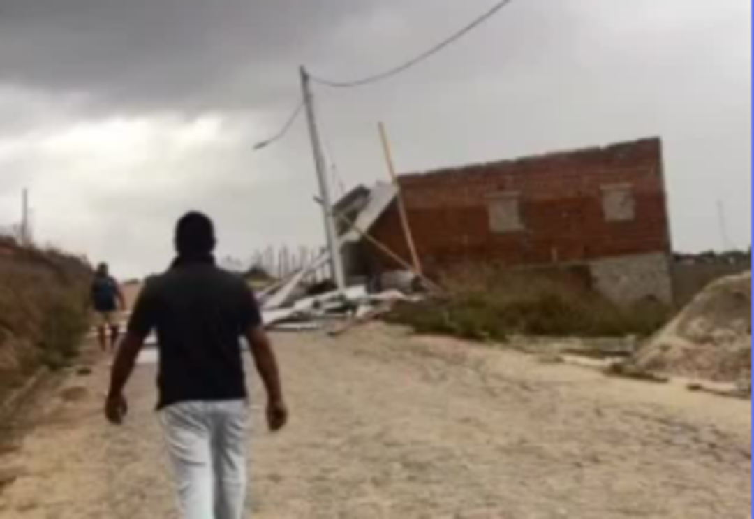 Desespero: moradora perde teto de casa após tempestade e ventania em Joaquim Gomes