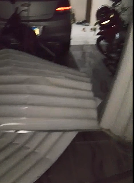 Homem é preso após invadir casa de ex-companheira com caminhonete