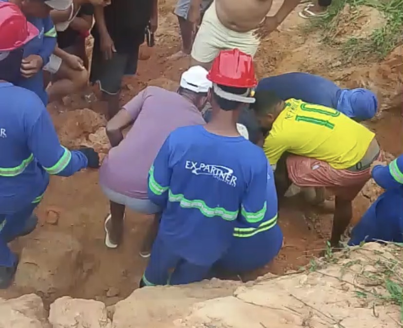 Criança morre e outras ficam feridas após queda de barreira em Roteiro; vítimas brincavam no local