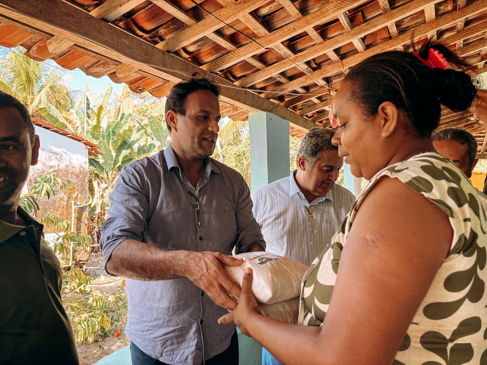 Deputado Mesaque Padilha entrega grãos para fortalecer agricultura familiar em Maragogi