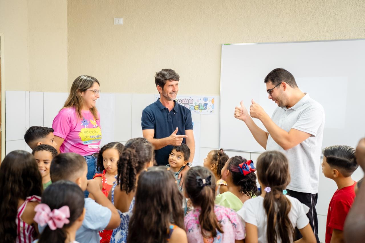 Júnior Menezes implanta educação bilíngue na rede pública de União dos Palmares e torna município pioneiro na Zona da Mata