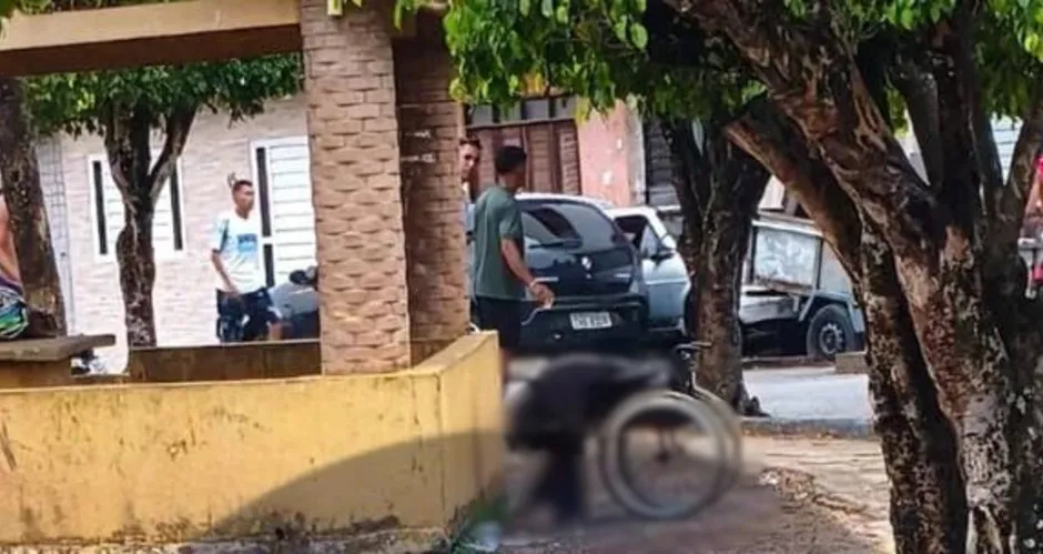 Cadeirante é morto a tiros em praça pública no Benedito Bentes, em Maceió
