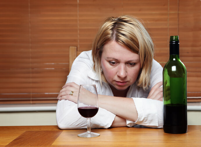 Pandemia provocou aumento expressivo de óbitos ligados ao álcool no Brasil, aponta pesquisa UFAL