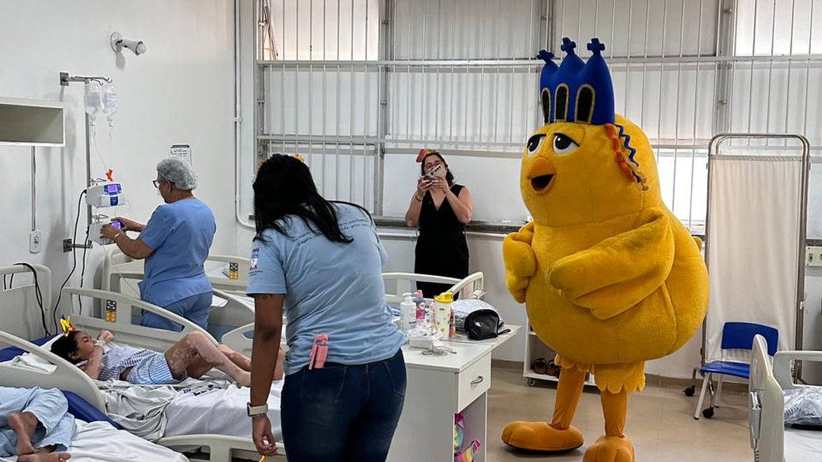 Pinto da Madrugada leva alegria a pacientes do Hospital Universitário da Ufal