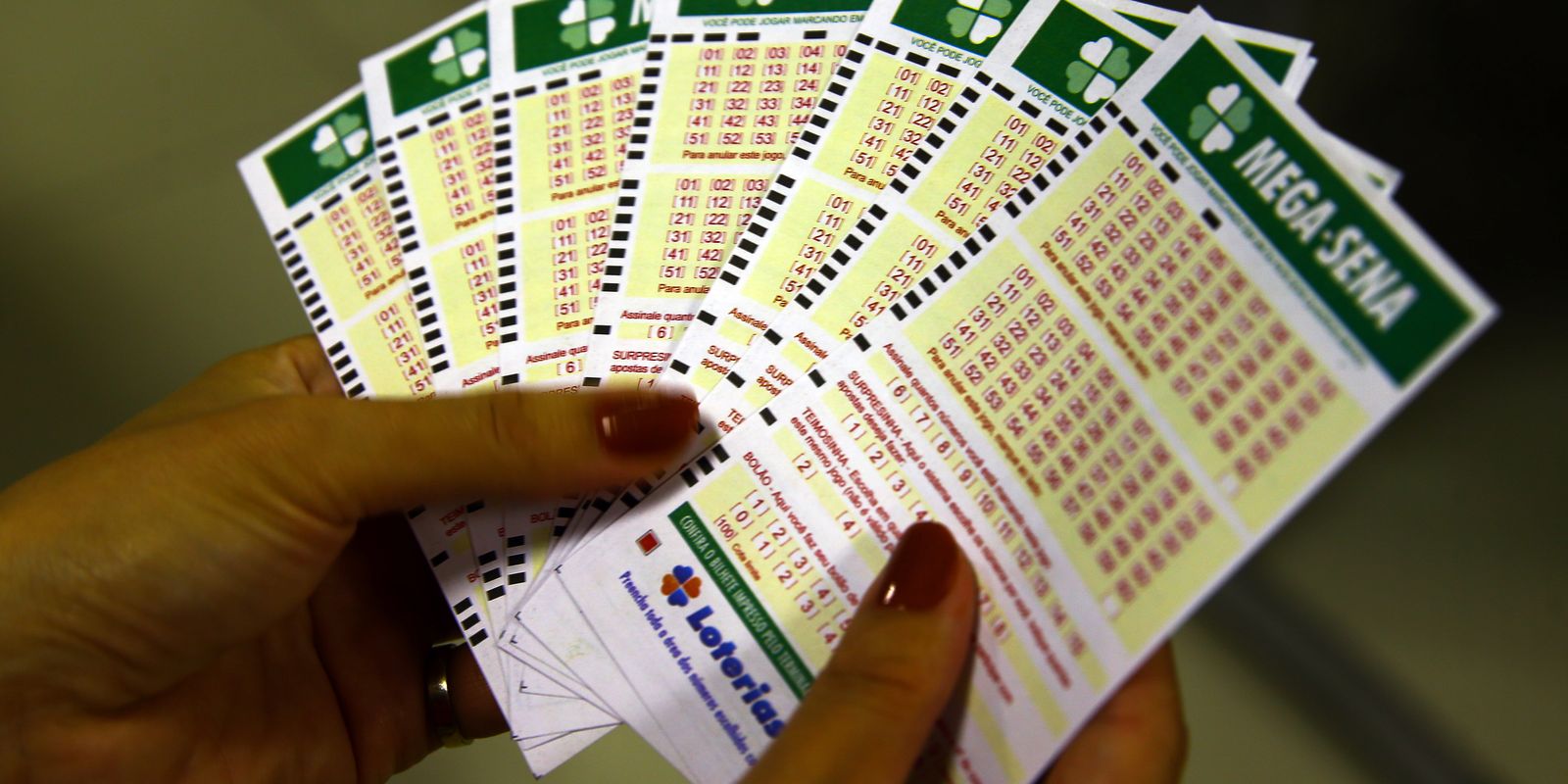 Justiça dá vitória a ganhadora e libera R$ 103 milhões da Mega-Sena após ex-marido tentar dividir prêmio