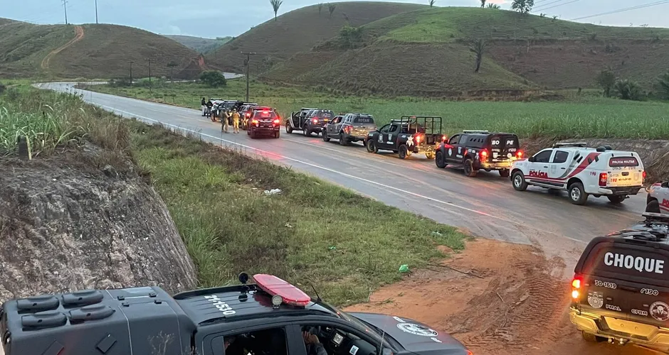 Polícia Militar realiza megaoperação em Matriz de Camaragibe e prende quatro suspeitos de duplo homicídio