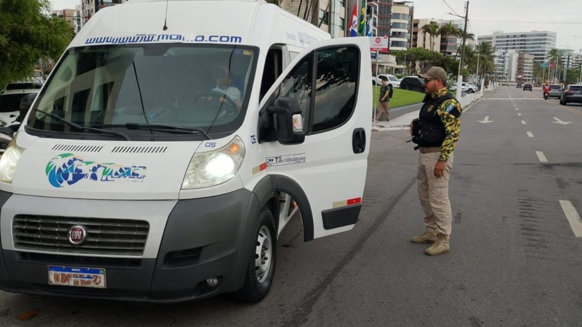 Operação Turismo Clandestino intensifica fiscalização na orla de Maceió