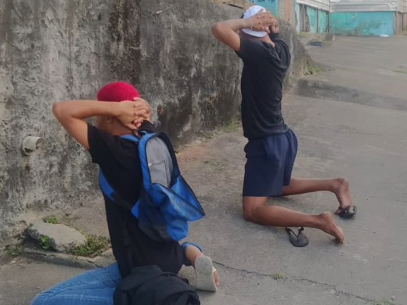 4º BPM captura dupla armada e recupera celulares roubados no Pinheiro