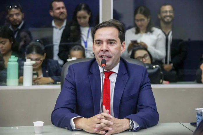 “Errou o alvo da bomba”: em vídeo, Kelmann satiriza Rui, após ex-prefeito entrar na mira da Receita