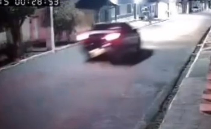 Dupla morre após perseguição e troca de tiros com a PM após roubo em Viçosa