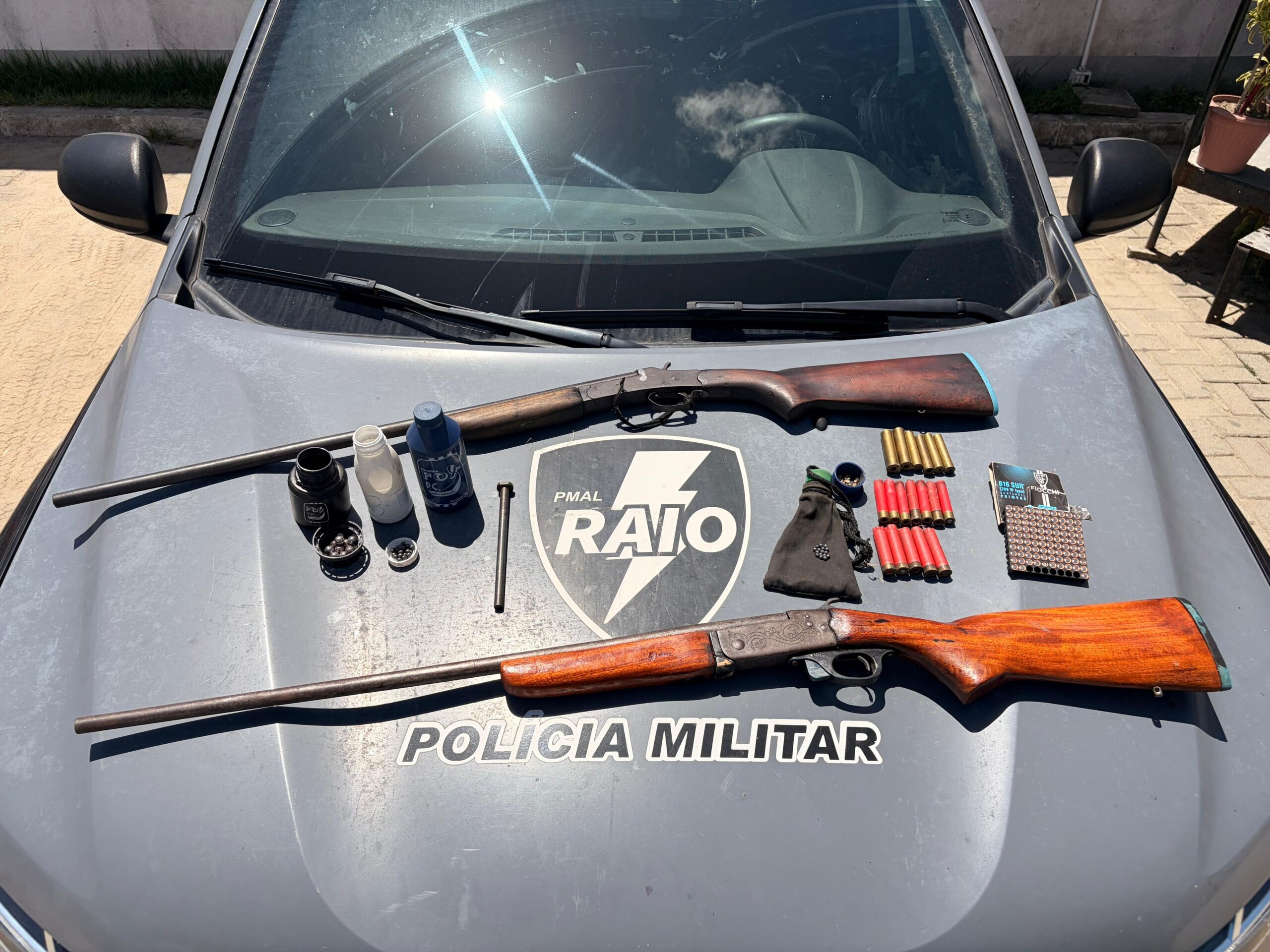 Fuga de suspeitos termina com apreensão de armas e munições em Maceió